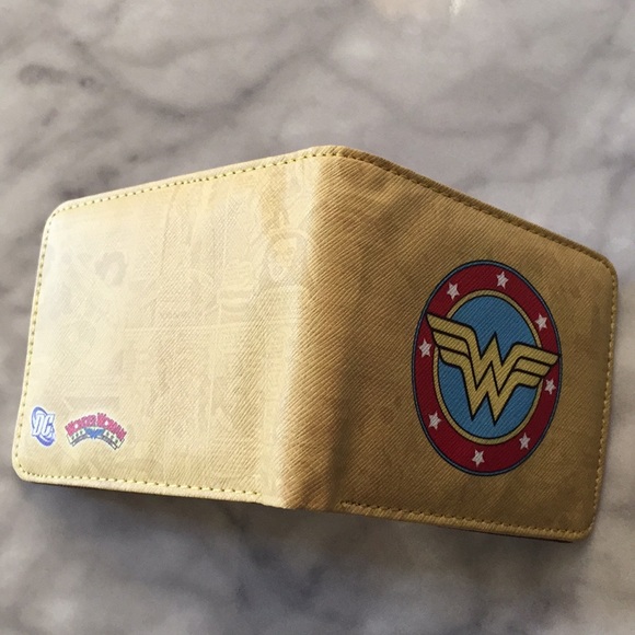 Wonder Woman Logo DC Wallet/New - Picture 3 of 7